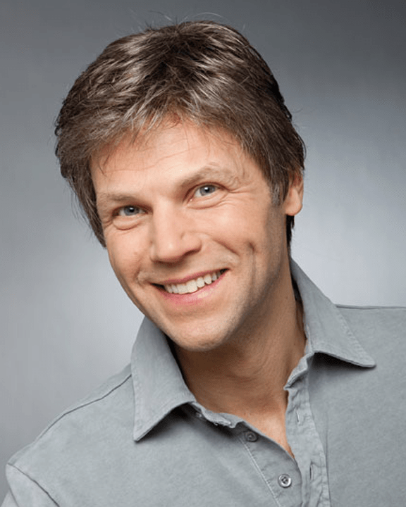 Ellen Wille George 5 Stars - MaxWigs, Men's Wigs, Men’s Toupees, Mens Wigs, Mens Toupees